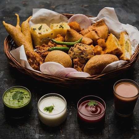 Oyo Hotel Rajshree Akolia Bagian luar foto