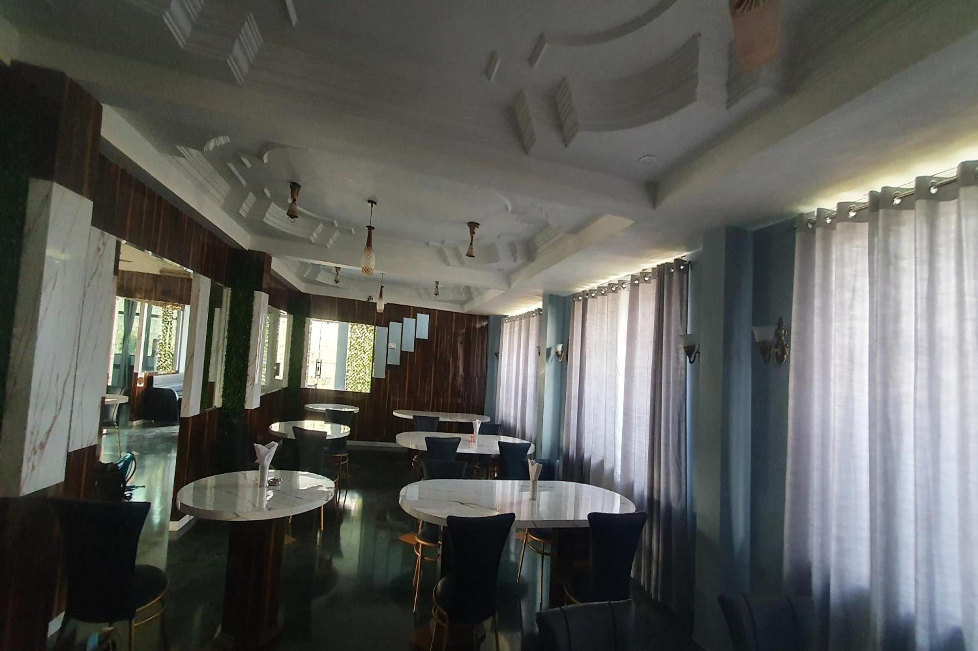 Oyo Hotel Rajshree Akolia Bagian luar foto