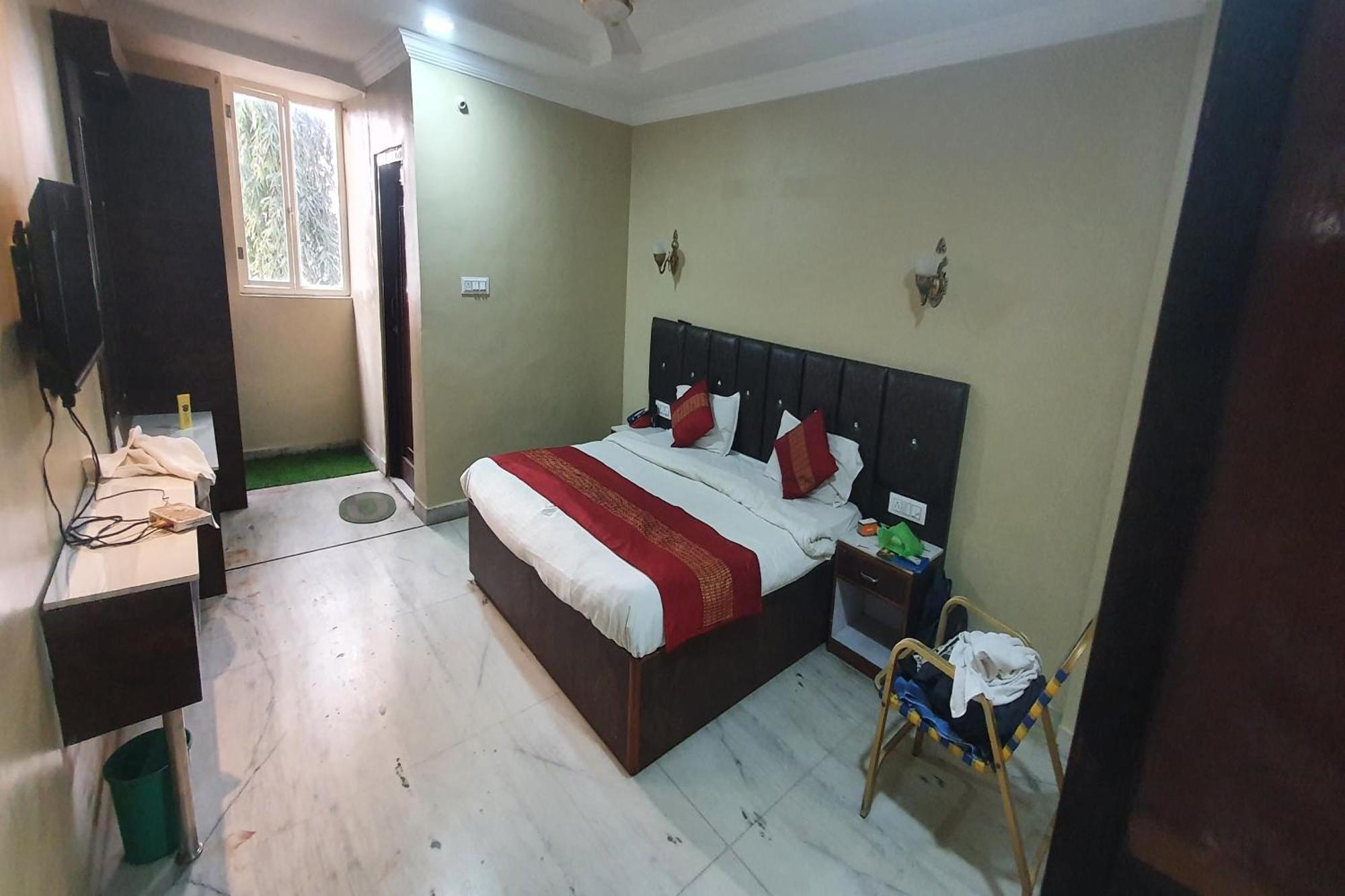 Oyo Hotel Rajshree Akolia Bagian luar foto