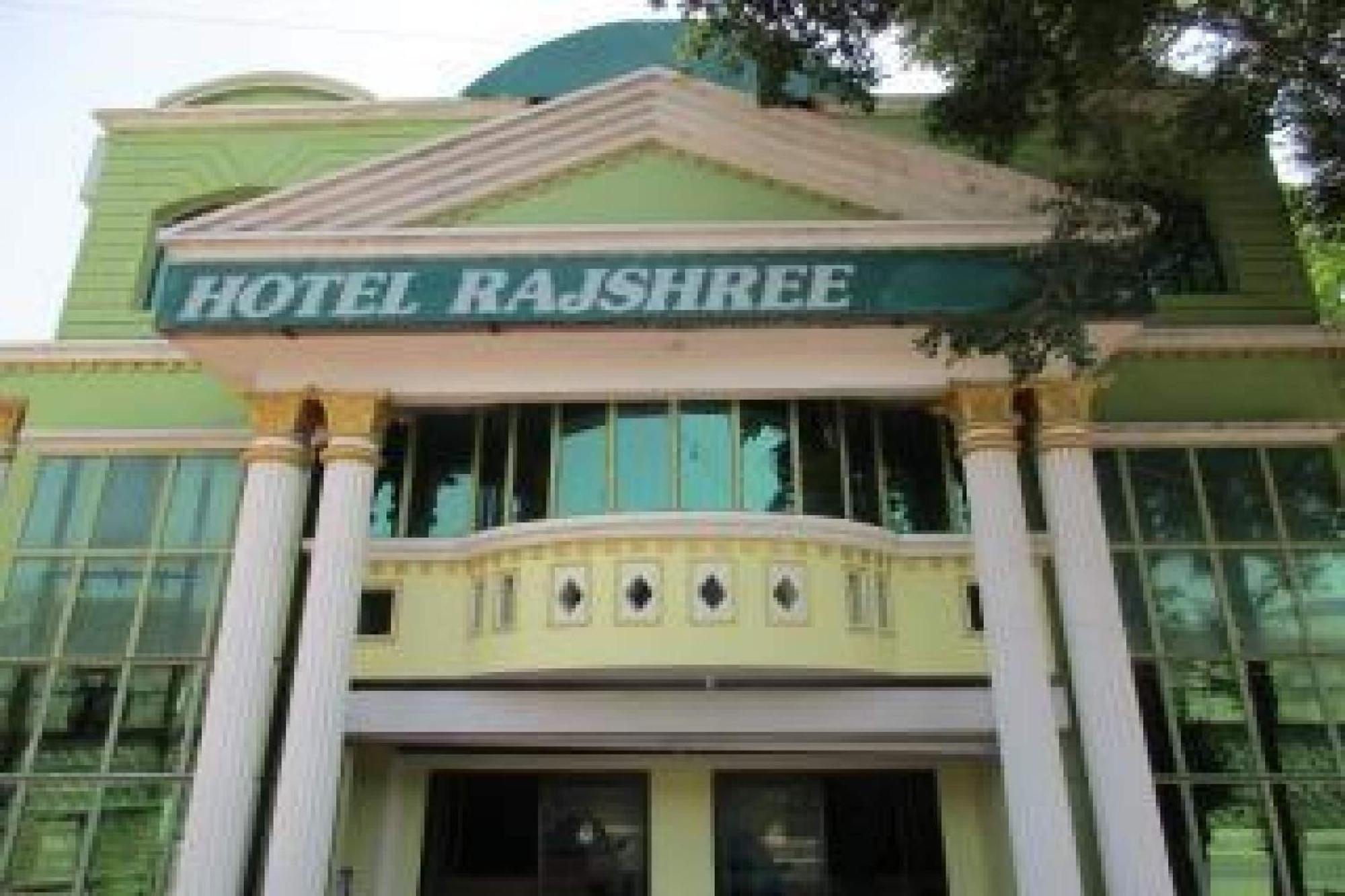 Oyo Hotel Rajshree Akolia Bagian luar foto